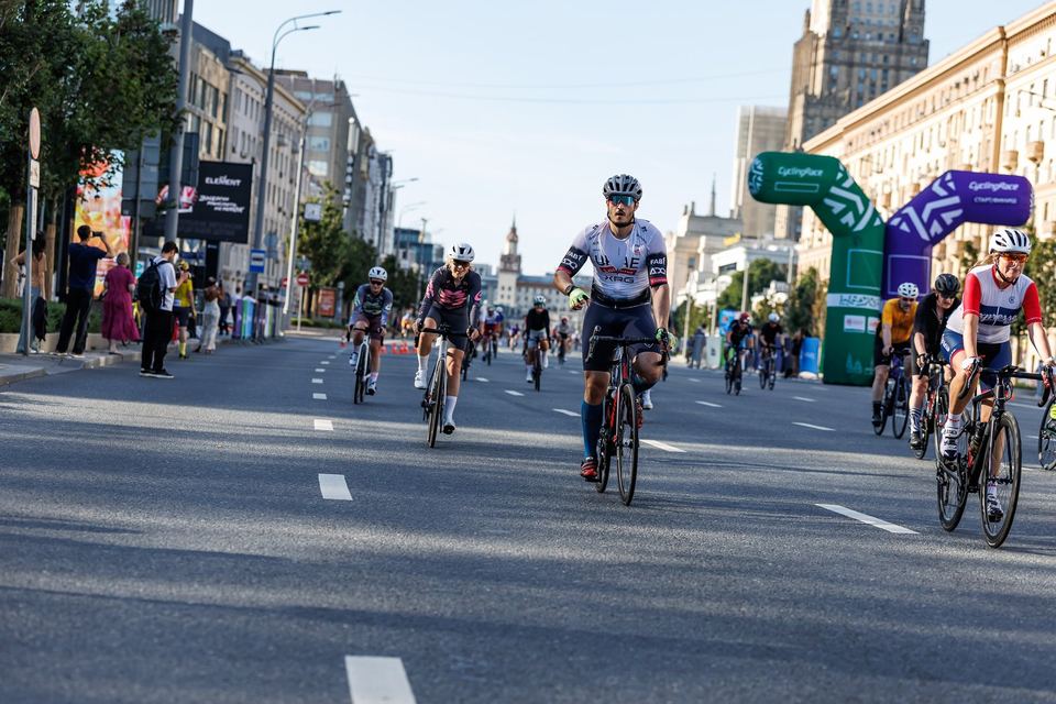 Фото f02be70ad4474af29a35210c00b689c8 с события Cyclingrace Вечернее Садовое