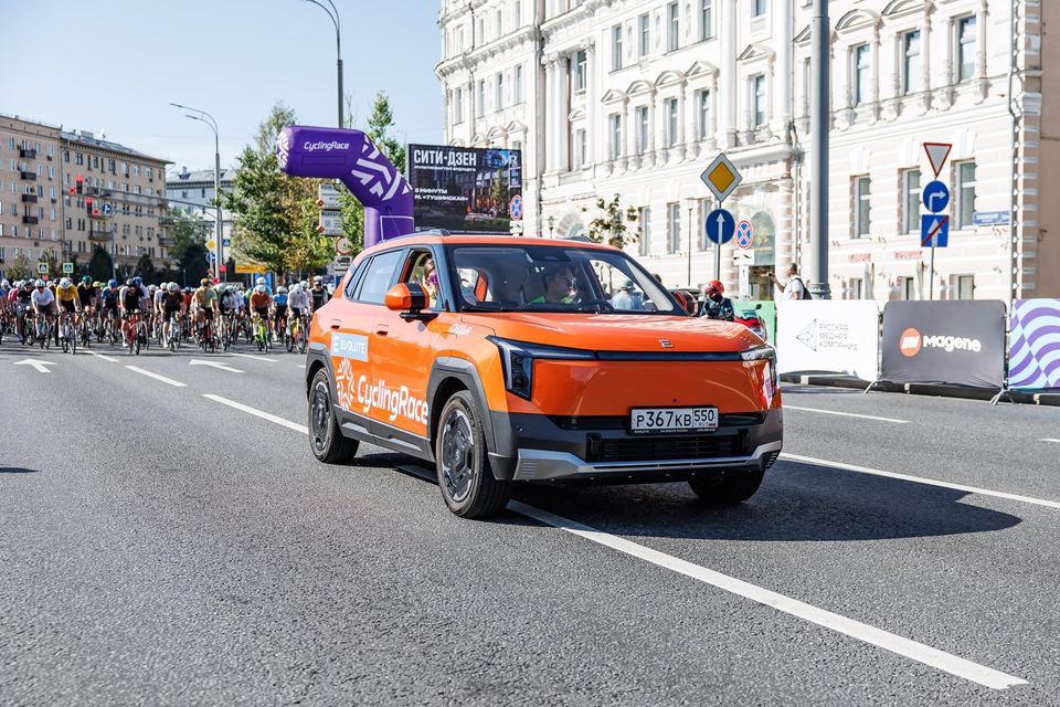 Фото 2f9e3d4b7ba1455aa6fab134d8b61602 с события Cyclingrace Вечернее Садовое