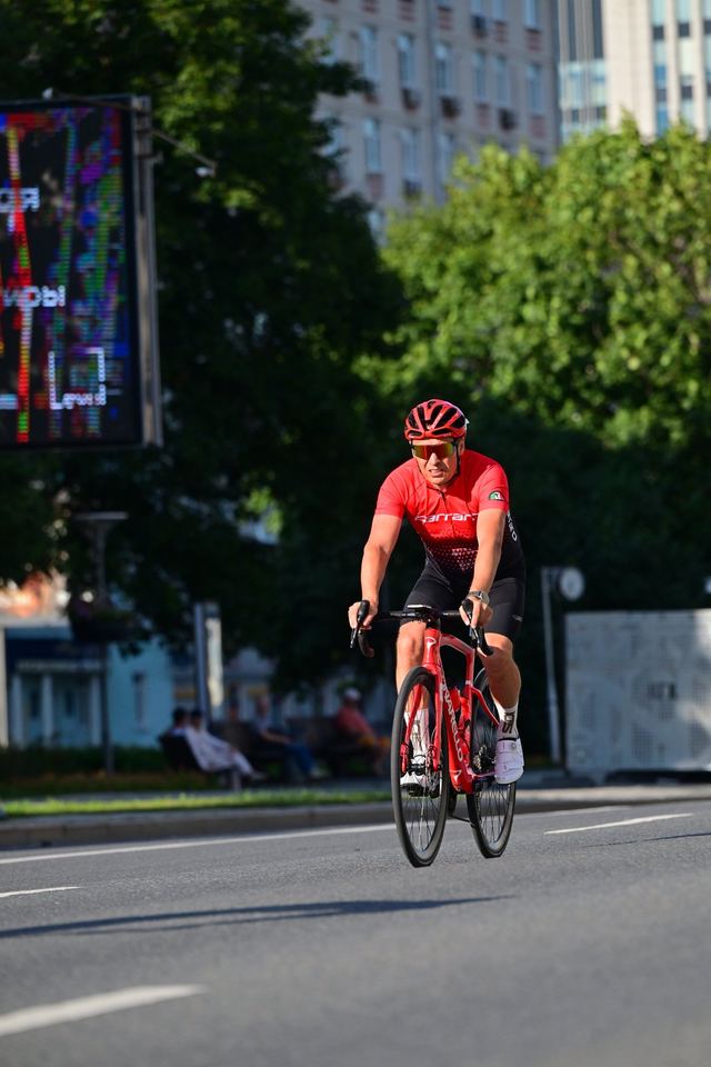 Фото 13679bb5ca7441a3bc085badb668e957 с события Cyclingrace Вечернее Садовое