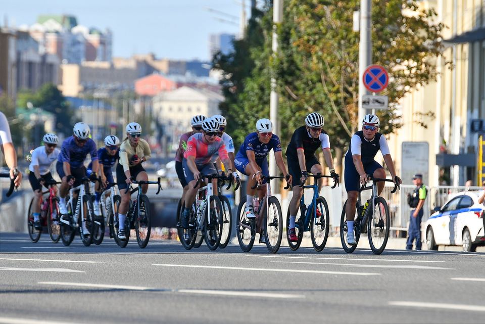 Фото 48080c4f542b4bc0a17e86d3f34aaa70 с события Cyclingrace Вечернее Садовое