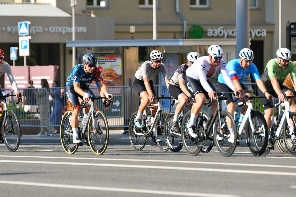 Фото 40f6a0f6f7664b48a1de52aeb03949bb с события Cyclingrace Вечернее Садовое