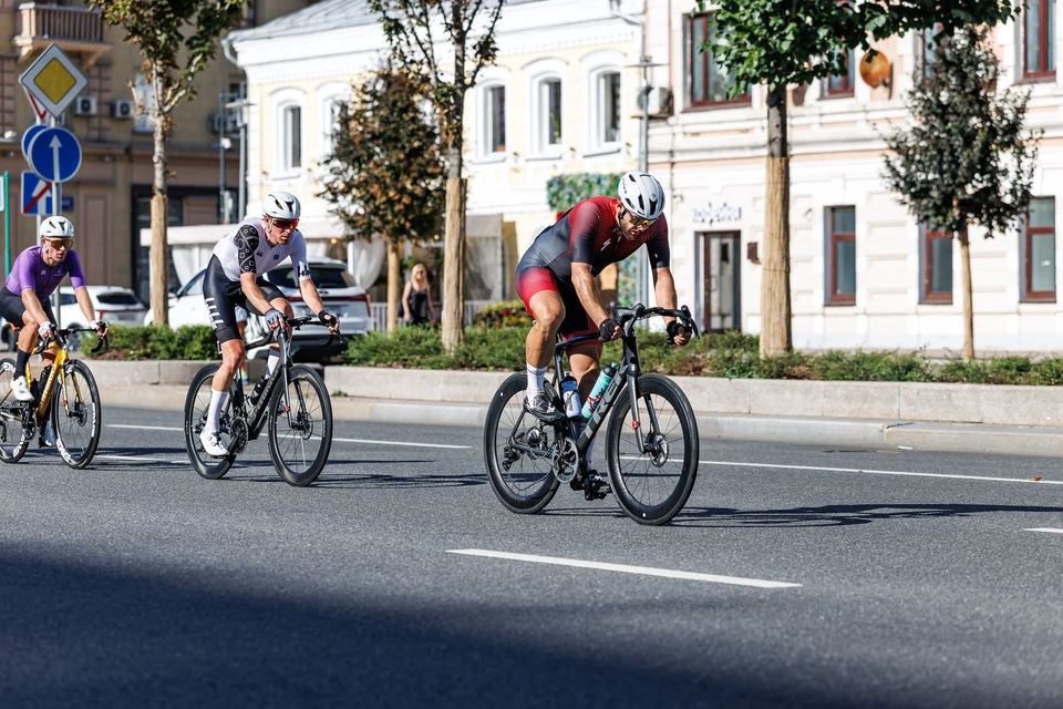 Фото fe1887c7eee844a38e871231237d23d6 с события Cyclingrace Вечернее Садовое