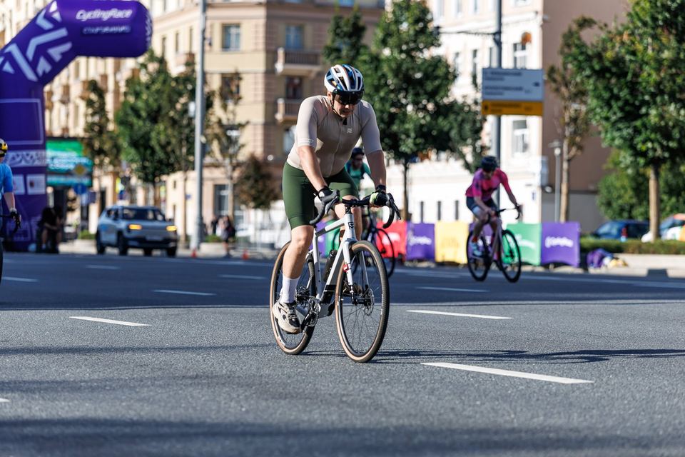 Фото 2af7bd75a534419ca91886b2e3bc61b3 с события Cyclingrace Вечернее Садовое