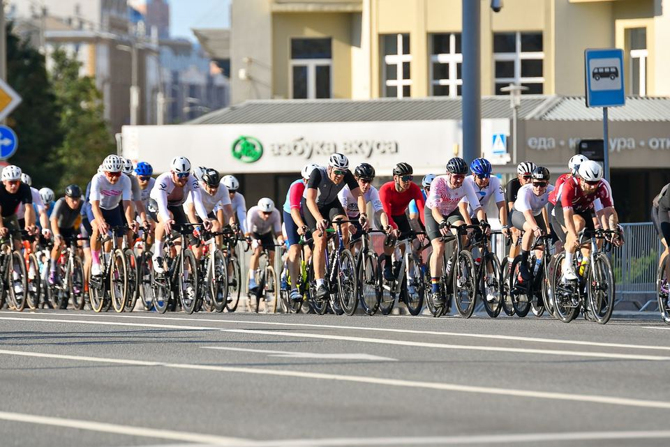 Фото fea663923bf24790a5bdad6e3e3a7e28 с события Cyclingrace Вечернее Садовое