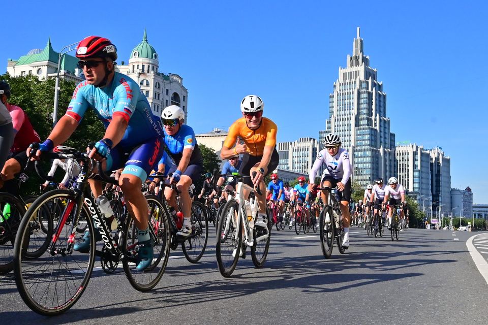 Фото 2cb00851018e493785f749d75539e27f с события Cyclingrace Вечернее Садовое