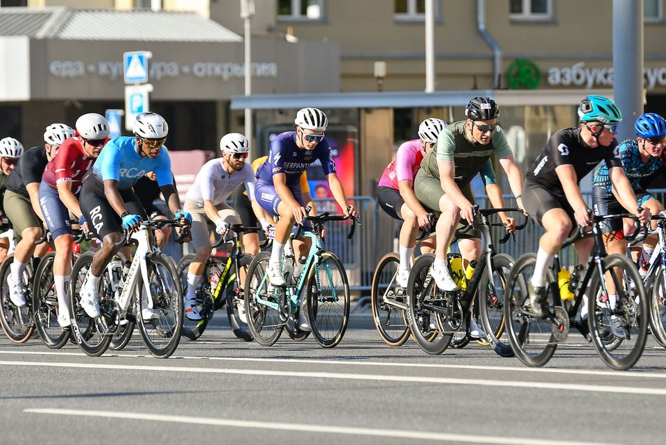 Фото 5065b2ceb11c42e6b2fd4a05959c70d0 с события Cyclingrace Вечернее Садовое